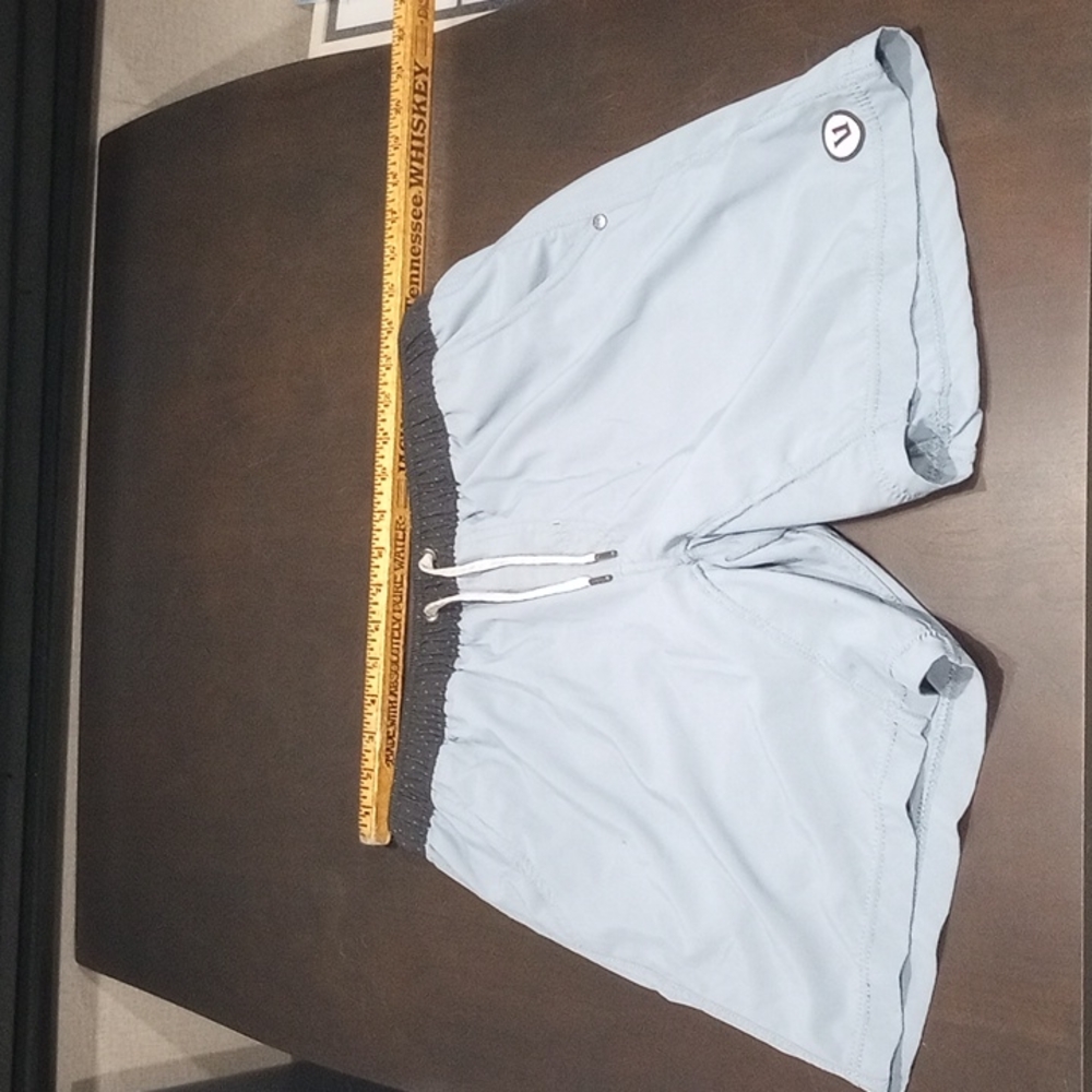 Vuori men's blue kore lined shorts size large